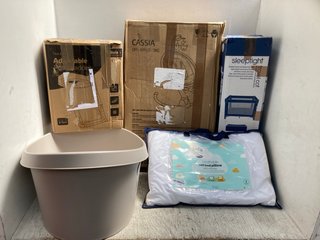 5 X BATHROOM ITEMS TO INCLUDE SHNUGGLE TODDLER BABY BATH TUB: LOCATION - E7