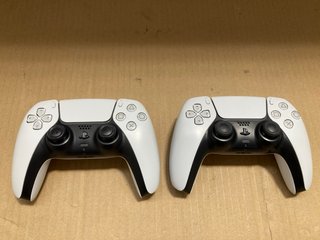 2 X SONY PLAYSTATION 5 WIRELESS WHITE CONTROLLERS: LOCATION - J9