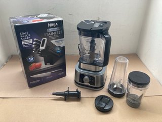 NINJA STAY SHARP STAINLESS STEEL KNIFE BLOCK TO INCLUDE NINJA NUTRI BLENDER (PLEASE NOTE: 18+YEARS ONLY. ID MAY BE REQUIRED): LOCATION - J13