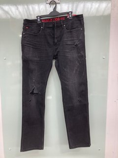 HUGO BOSS MENS 708 SLIM DENIM JEANS IN WASHED BLACK - UK SIZE L30": LOCATION - I11