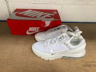 NIKE WOMENS AIR MAX PULSE TRAINERS IN WHITE - UK SIZE 6.5: LOCATION - I10