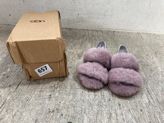 UGG KIDS YEAH FAUX FUR SANDALS IN LAVENDER - UK SIZE 6: LOCATION - I7