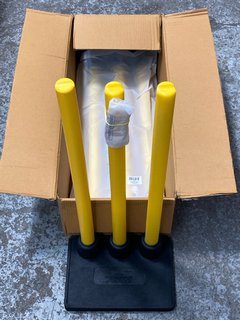 SLAZENGER PLASTIC CRICKET STUMPS IN YELLOW: LOCATION - I6