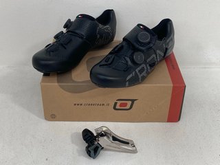 CRONO TEAM NERO BLACK CARBON TRAINERS TO INCLUDE SHIMANO DURA ACE 9100 DERAILLEUR: LOCATION - I5