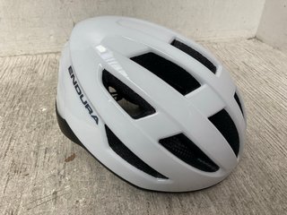 XTRACT BICYCLE HELMET IN WHITE: LOCATION - I3