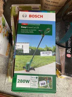 3 X OUTDOOR ITEMS TO INCLUDE BOSCH EASY GRASSCUT 23 CORDLESS GRASS TRIMMER: LOCATION - H8