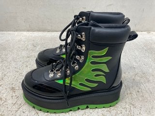 CHA CHA CHA WOMENS HOLOGRAM FLAME BOOTS IN BLACK AND GREEN - UK SIZE: 5: LOCATION - B 15