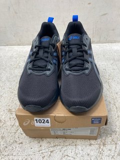 ORTHOLITE ASICS GEL-QUANTUM CHILDRENS TRAINERS IN BLACK AND ILLUSION BLUE - UK SIZE: 5.5: LOCATION - B 15