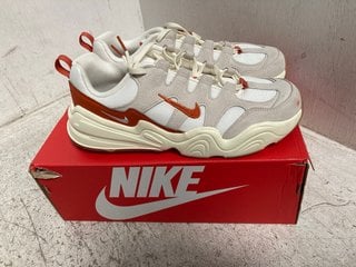 NIKE TECH HERA WOMENS TRAINERS IN SAIL/CAMPFIRE ORANGE UK SIZE 7.5: LOCATION - C16