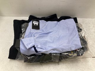 3 X ASSORTED UNDER ARMOUR CLOTHING ITEMS TO INCLUDE WOMENS SLEEVELESS POLO SHIRTS IN LIGHT BLUE UK SIZE XL: LOCATION - C12