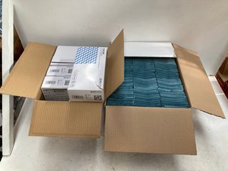 10 X UNICARE VINYL, POWDER FREE NON-STERILE SINGLE USE GLOVES SIZE XL TO INCLUDE BOX OF PURELY SMILE C-FOLD BLUE HAND TOWELS: LOCATION - C12