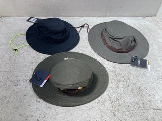 3 X ASSORTED COLOUR TILLEY HATS TO INCLUDE WAXED RUGGED HAT IN FEDORA GREEN SIZE XL: LOCATION - C11