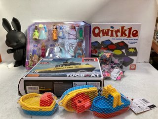 QTY OF ASSORTED CHILDREN TOYS TO INCLUDE QWIRKLE STRATEGIC GAME AND DISNEY PRINCESS FAIRY-TALE FASHION SET: LOCATION - C11