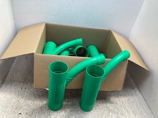 BOX OF GREEN PLASTIC SWEPT TEES: LOCATION - C6