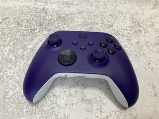 XBOX WIRELESS CONTROLLER IN PURPLE/WHITE: LOCATION - C1