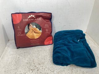 2 X DREAMLAND SNUGGLE UP WARMING THROW - SIZE: 120 x 160 CM: LOCATION - WA 10