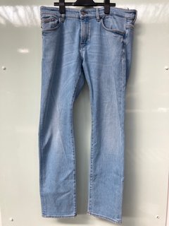 HUGO BOSS DELAWARE 3-1 JEANS IN LIGHT BLUE - SIZE 34" WAIST : RRP £139.00: LOCATION - BOOTH