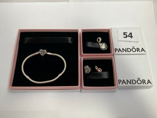 4 X ASSORTED PANDORA JEWELLERY ITEMS TO INCLUDE PANDORA MOMENTS FAMILY TREE HEART CLASP SNAKE CHAIN BRACELET: LOCATION - WA 1