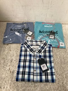 3 X ASSORTED WEIRD FISH MENS CLOTHES TO INCLUDE JUDD ORGANIC SHORT SLEEVE CHECK SHIRT IN BLUE SURF UK SIZE XL: LOCATION - A6