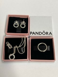 3 X ASSORTED PANDORA JEWELLERY ITEMS TO INCLUDE PANDORA SPARKLING CIRCLE STUD EARRINGS: LOCATION - WA 1