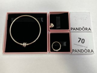 3 X ASSORTED PANDORA JEWELLERY ITEMS TO INCLUDE PANDORA MOMENTS HEART & CLOVER MUM SILVER CHARM: LOCATION - WA 1