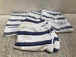 4 X PAIRS OF MENS LANDS END SHORTS IN BLUE CREAM STRIPE - UK SIZE: LARGE: LOCATION - B 1