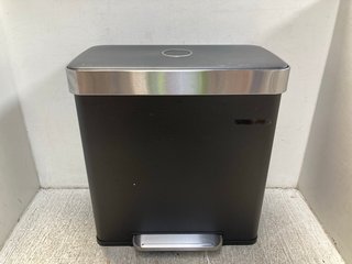 SONGMICS 2 SECTION TRASH CAN - LTB202B01: LOCATION - B 6