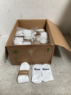 QTY OF TEAM RUNNA WHITE SOCKS - UK SIZE: 4-7 / SMALL: LOCATION - WA 1