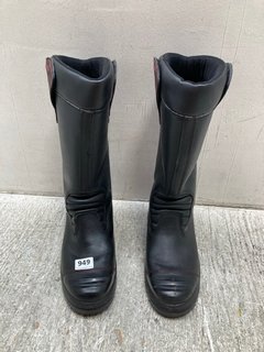 YDS FIREFIGHTER TALL BOOTS - UK SIZE: 10: LOCATION - B 10