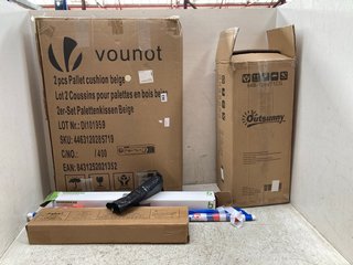 QTY OF ASSORTED OUTDOOR ITEMS TO INCLUDE BOX OF 2 VOUNOT PALLET CUSHIONS IN BEIGE: LOCATION - B 11