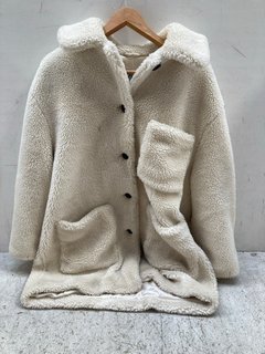 ZARA WOMENS SHERPA FLEECE JACKET IN CREAM - UK SIZE: MEDIUM: LOCATION - B 14