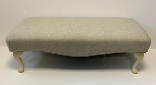 M RUBY UPHOLSTERED BEDROOM BENCH CLASSIC IN GREY - RRP £203: LOCATION - B3