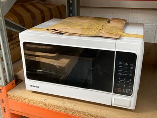 PANASONIC MICROWAVE OVEN IN WHITE - MODEL: NN-E27JWM: LOCATION - AR2