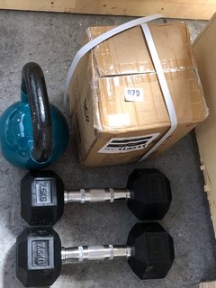 QTY OF ASSORTED WEIGHTS TO INCLUDE 2 X 7.5KG BARBELL WEIGHTS IN BLACK: LOCATION - A7