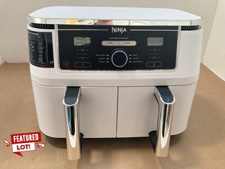 NINJA FOODI MAX DUAL ZONE 9.5L AIR FRYER IN WHITE - MODEL: AF400UKWH - RRP: £250: LOCATION - AR11