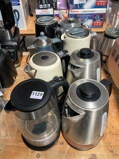 QTY OF ASSORTED KETTLES TO INCLUDE 2 X TEFAL AVANTI CLASSIC IN COPPER TOUCH/SILVER TOUCH & 2 X BREVILLE OBLIQ KETTLES IN BLACK/CREAM: LOCATION - A7