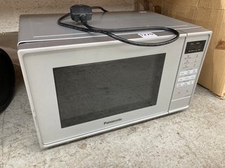 PANASONIC 800W MICROWAVE IN SILVER: LOCATION - AR7