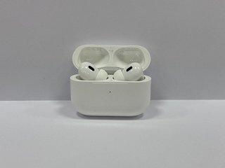 APPLE AIR PODS PRO WIRELESS EARBUDS IN WHITE: MODEL NO A2698 A2699 A2700 (WITH WIRELESS CHARGING CASE) [JPTM119129]