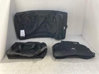 3 X ASSORTED BAGS TO INCLUDE EASTPAK LARGE WHEELED LUGGAGE BAG IN BLACK: LOCATION - C14