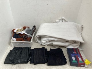 QTY OF ASSORTED ITEMS TO INCLUDE HENLEYS SET OF 5 MENS BOXERS SIZE: 2XL: LOCATION - D18