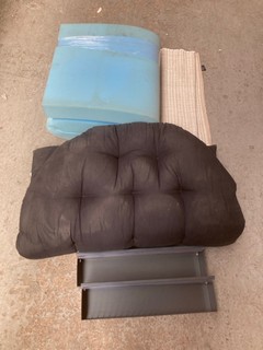 QTY OF ASSORTED ITEMS TO INCLUDE DUCK FEATHER CUSHION 50 X 50CM: LOCATION - D19