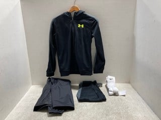 QTY OF MENS CLOTHING INCLUDING NORTH FACE WATERPROOF COAT IN SIZE LARGE AND UNDER ARMOUR TRACKSUIT IN BLACK SIZE SMALL: LOCATION - A8