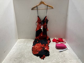 QTY OF WOMEN'S CLOTHES RED FLORAL DRESS IN SIZE 14 WITH VALENTINA COIN WAIST WRAP TRIANGLE BIKINI TOP IN RED: LOCATION - A8