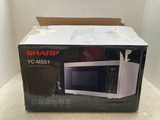 SHARP YC-MS51 900W MICROWAVE OVEN RRP: £130: LOCATION - BOOTH