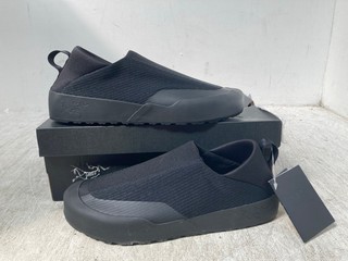 ARC'TERYX KRAGG M SHOES IN BLACK AND IN UK SIZE 9: LOCATION - B18