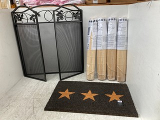 QTY OF ASSORTED ITEMS TO INCLUDE METAL FIRE GUARD BLACK AND BROWN WELCOME MATT WITH 4 X BAMBOO ROLLER BLIND: LOCATION - B16