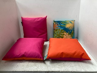 QTY OF MIX OUTDOOR PILLOWS IN FLORAL PATTERN: LOCATION - B16