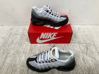 NIKE AIR MAX 95 GSA TRAINERS IN SIZE 4: LOCATION - B15