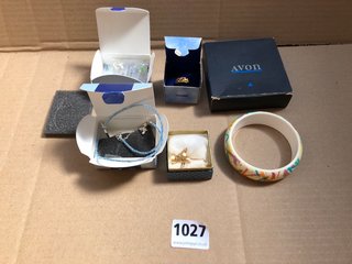 FIVE PIECES OF COSTUME JEWELLERY, UNWORN, ALL BOXED: LOCATION - AR8