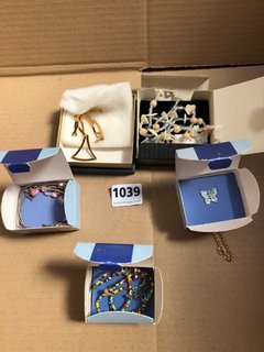 FIVE PIECES OF COSTUME JEWELLERY, UNWORN, ALL BOXED: LOCATION - AR8